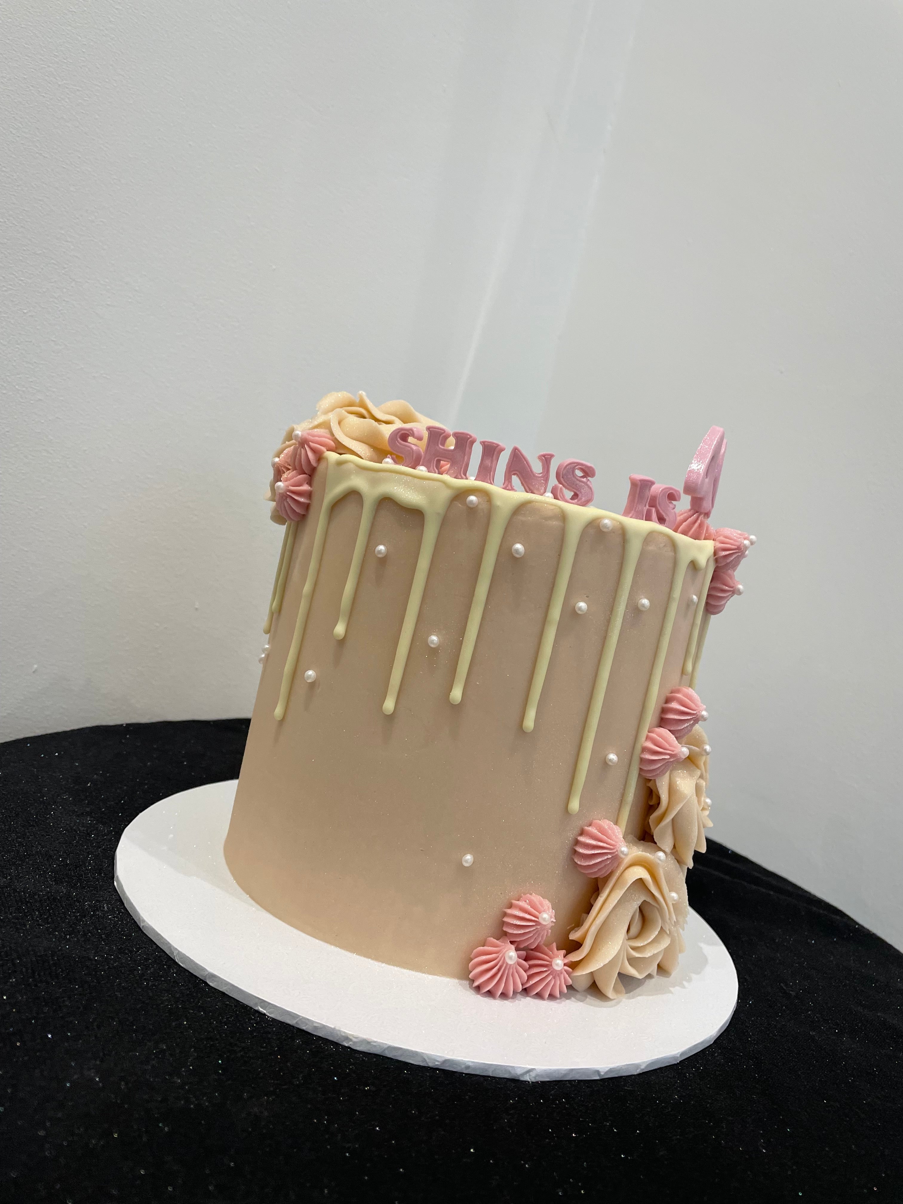 CREAM DRIP PEARL OCCASION CAKE