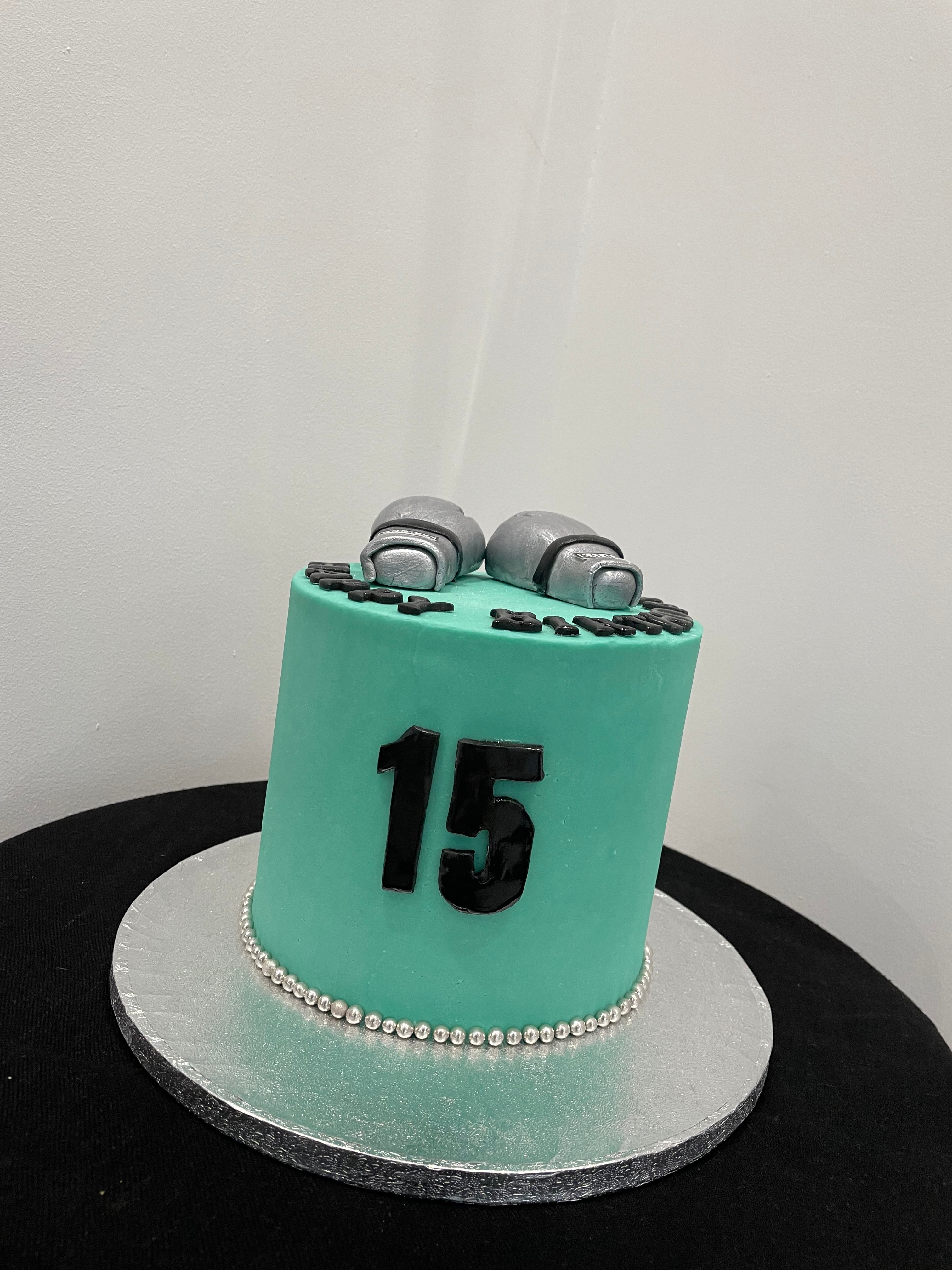 BOXING GLOVES THEME CAKE