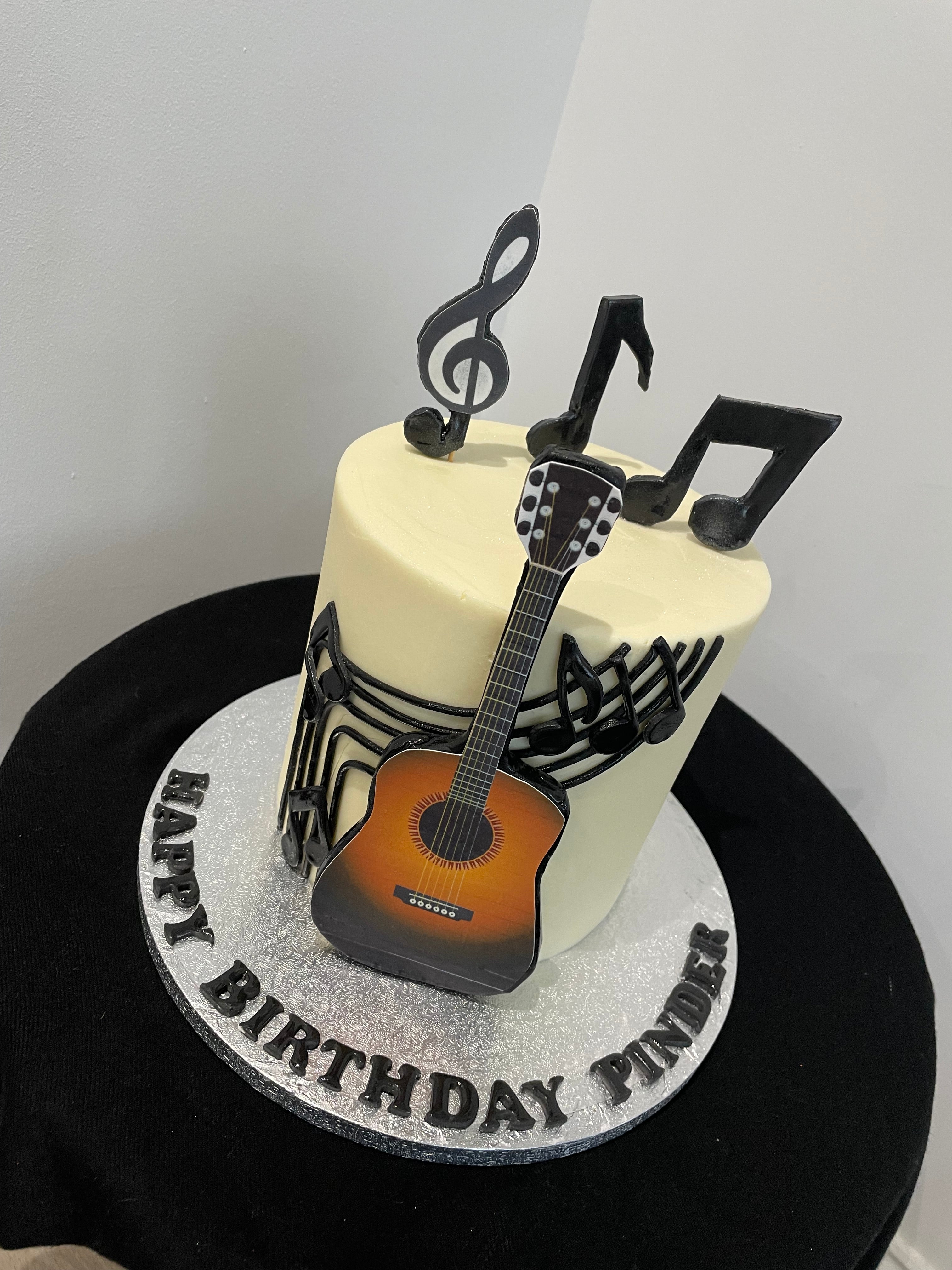 MUSICAL NOTES FONDANT GUITAR CAKE