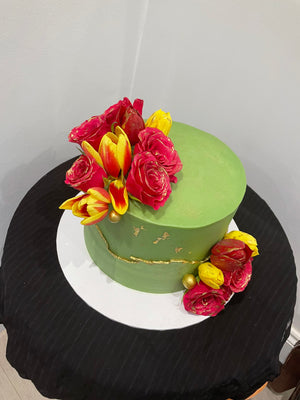 GOLD FAULT LINE CELEBRATION CAKE