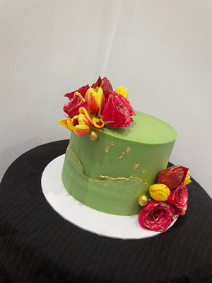 GOLD FAULT LINE CELEBRATION CAKE