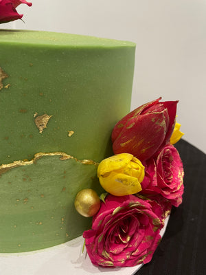 GOLD FAULT LINE CELEBRATION CAKE