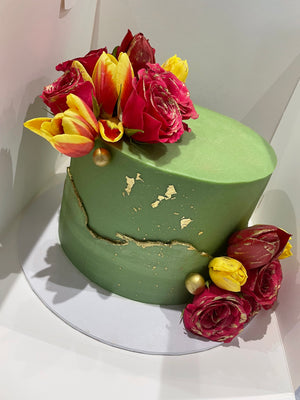 GOLD FAULT LINE CELEBRATION CAKE