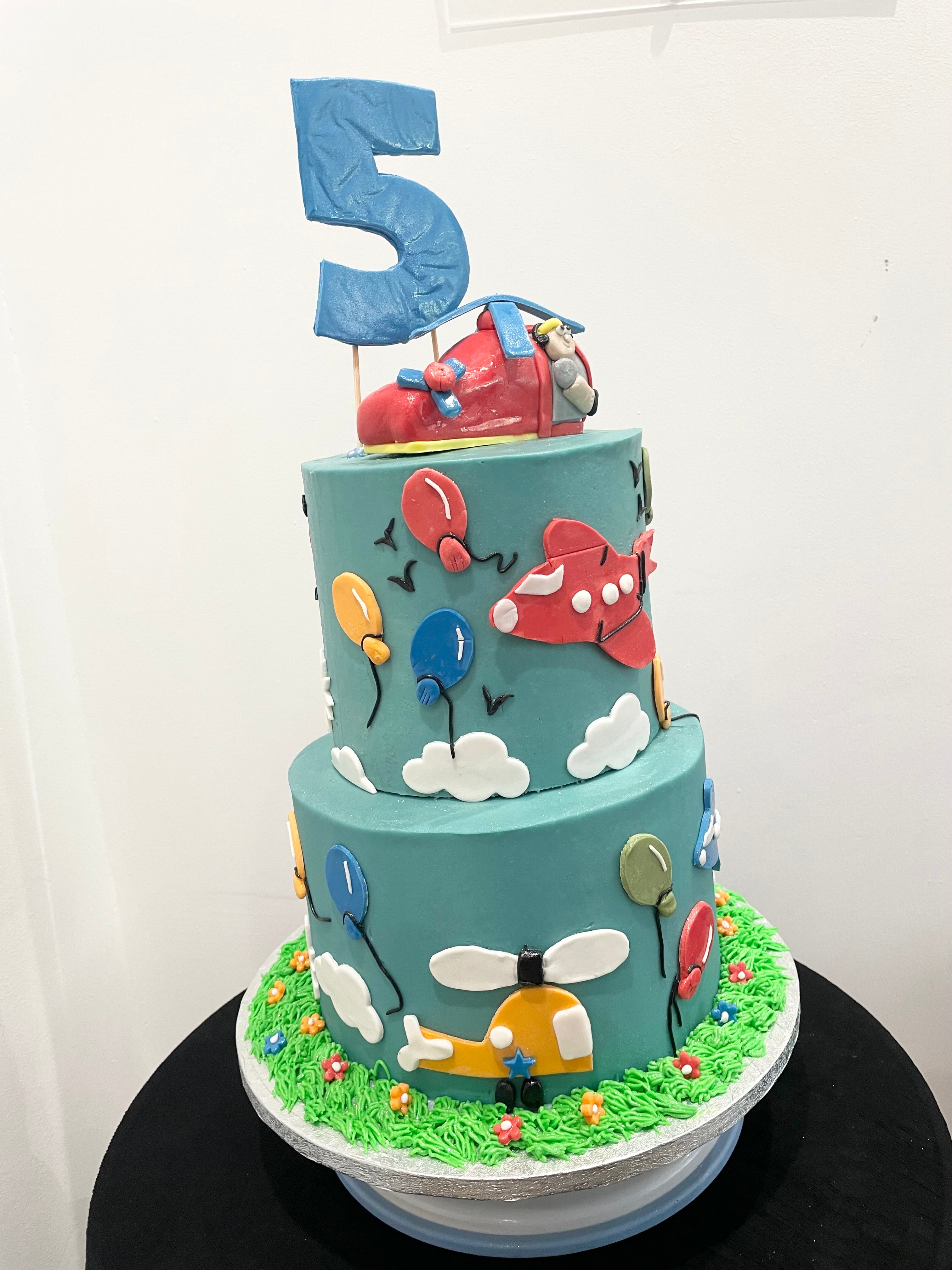 AERO CLOUD BIRTHDAY CAKE