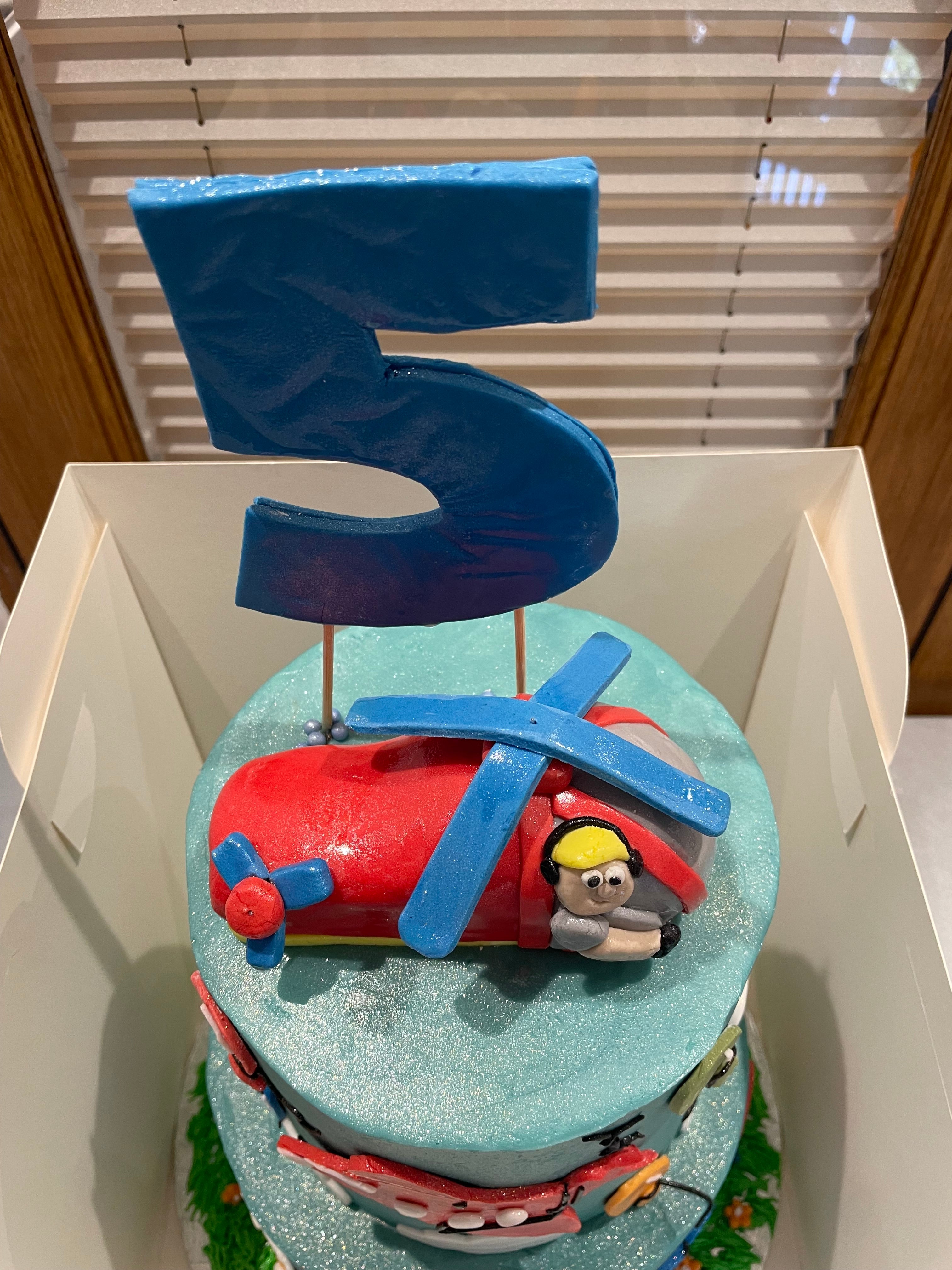 AERO CLOUD BIRTHDAY CAKE