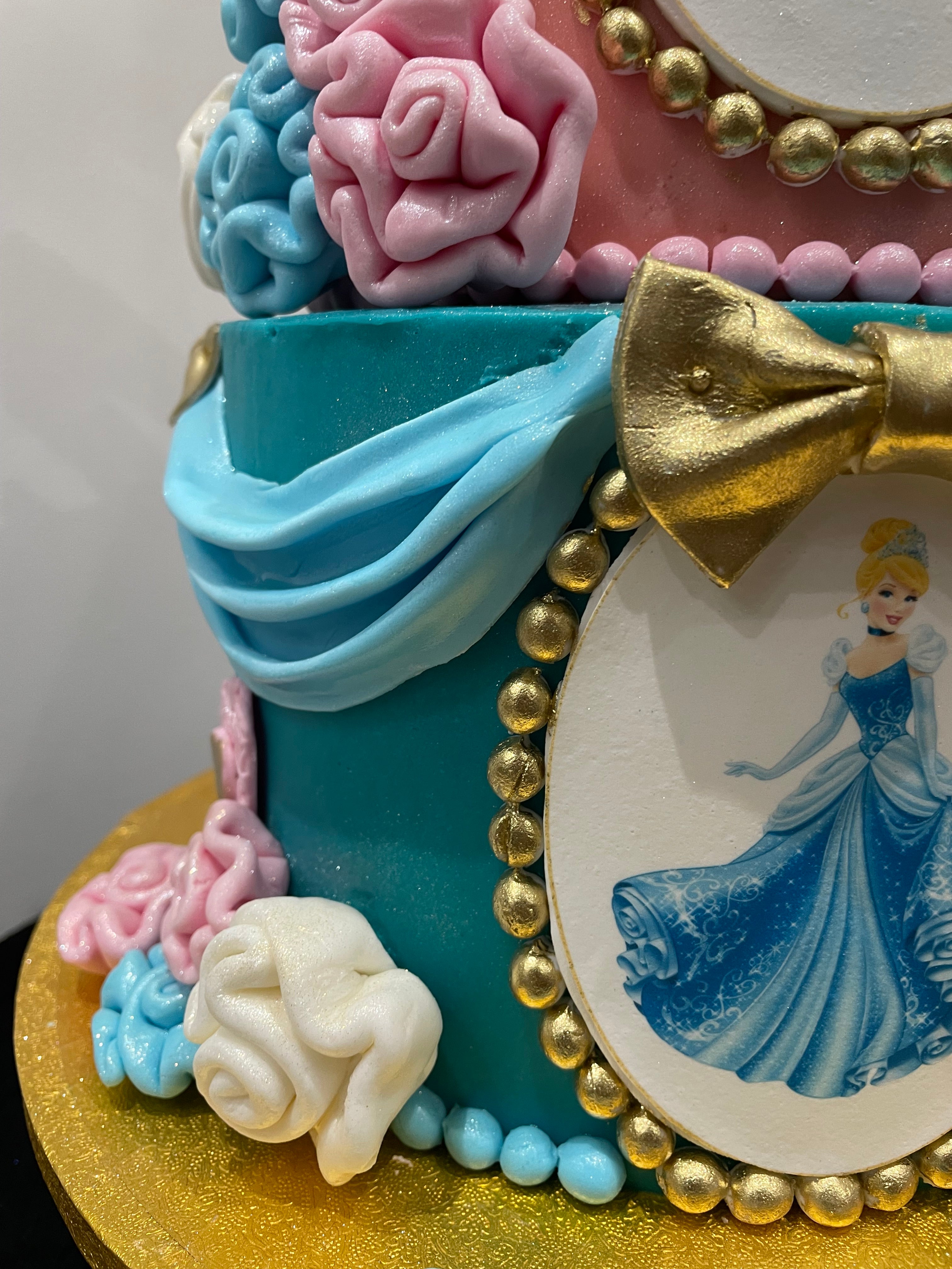 PRINCESSES FRAME BIRTHDAY CAKE