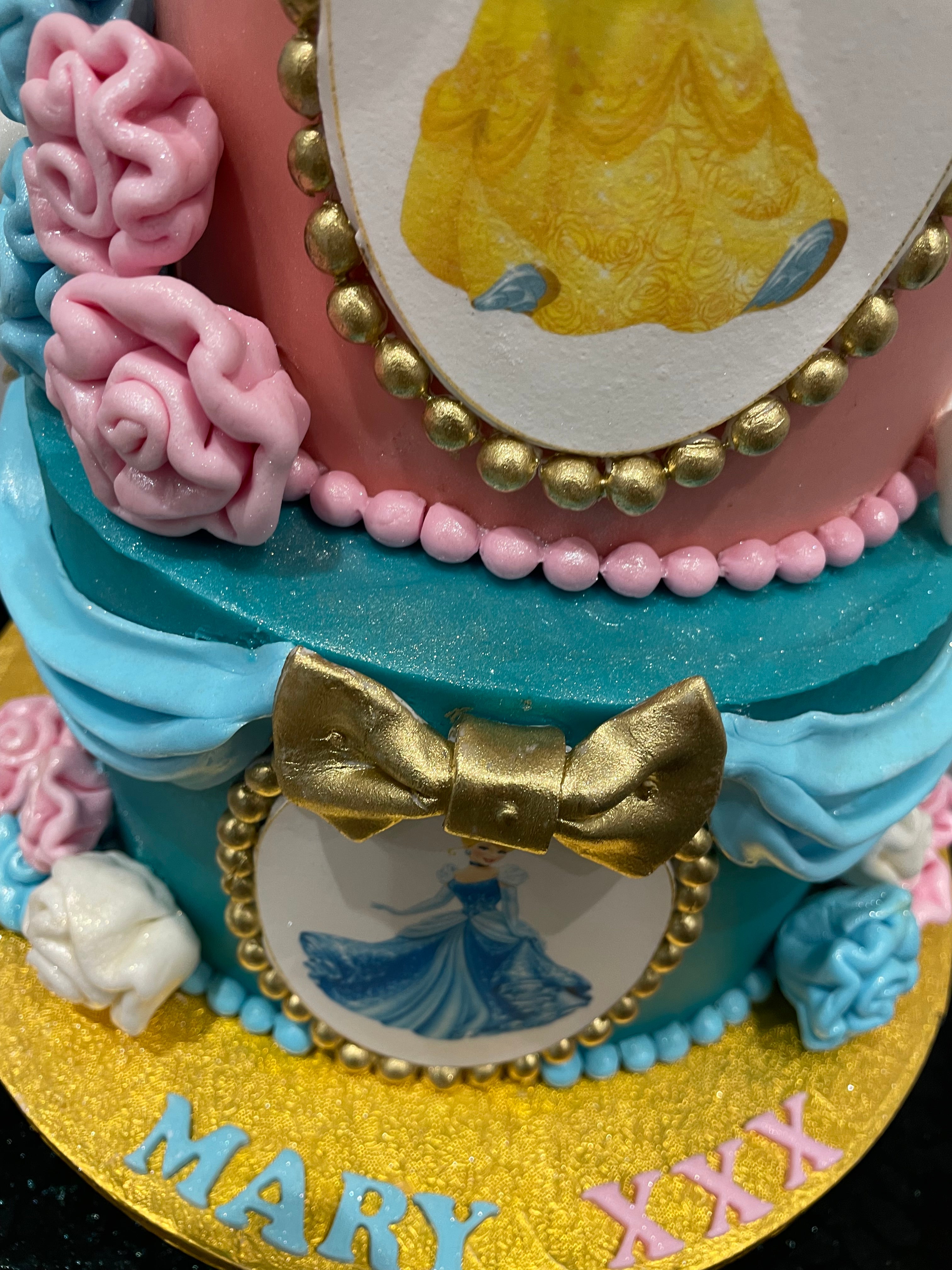 PRINCESSES FRAME BIRTHDAY CAKE