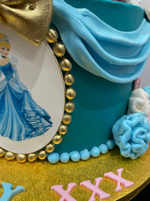 PRINCESSES FRAME BIRTHDAY CAKE