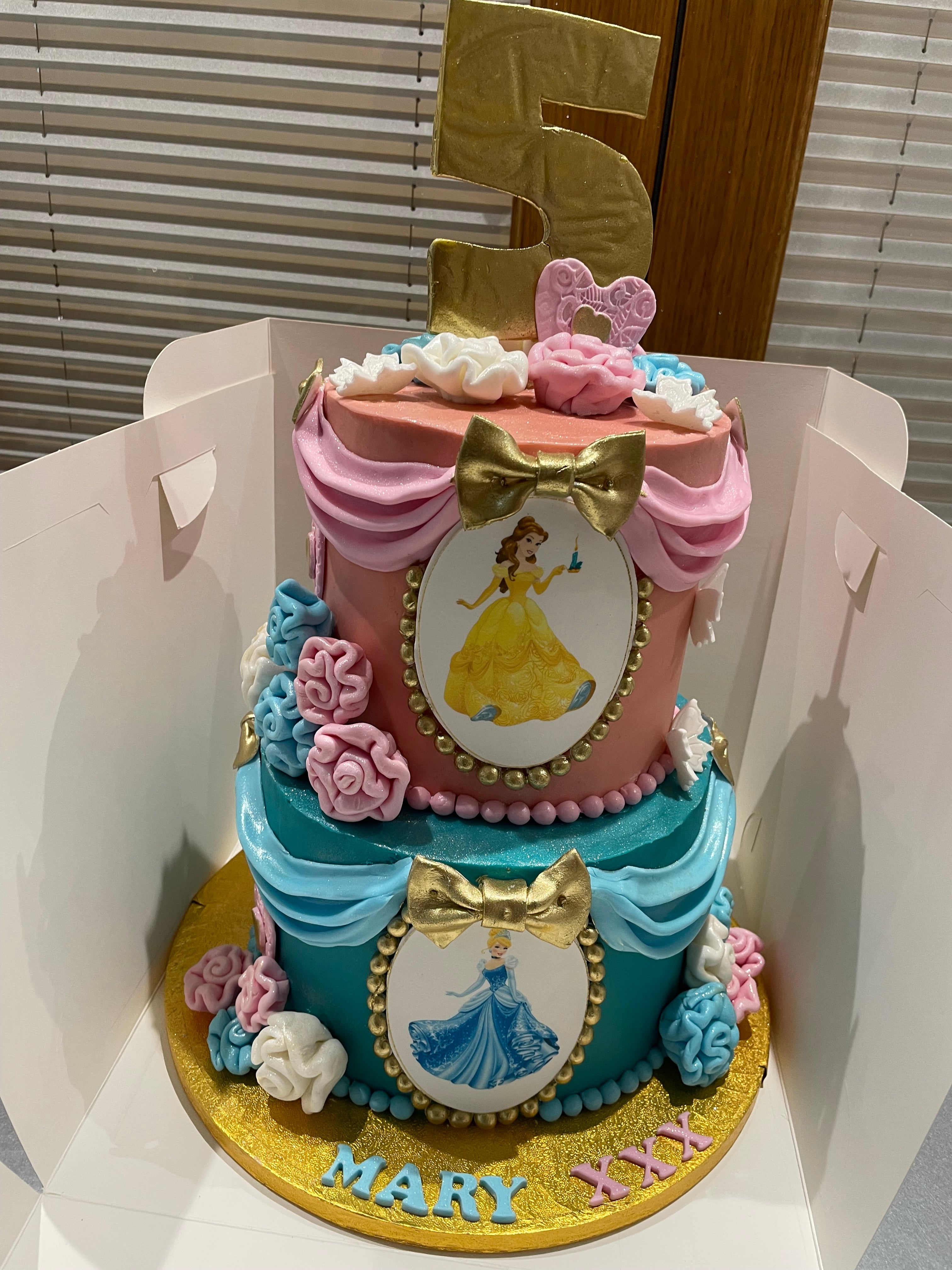 PRINCESSES FRAME BIRTHDAY CAKE