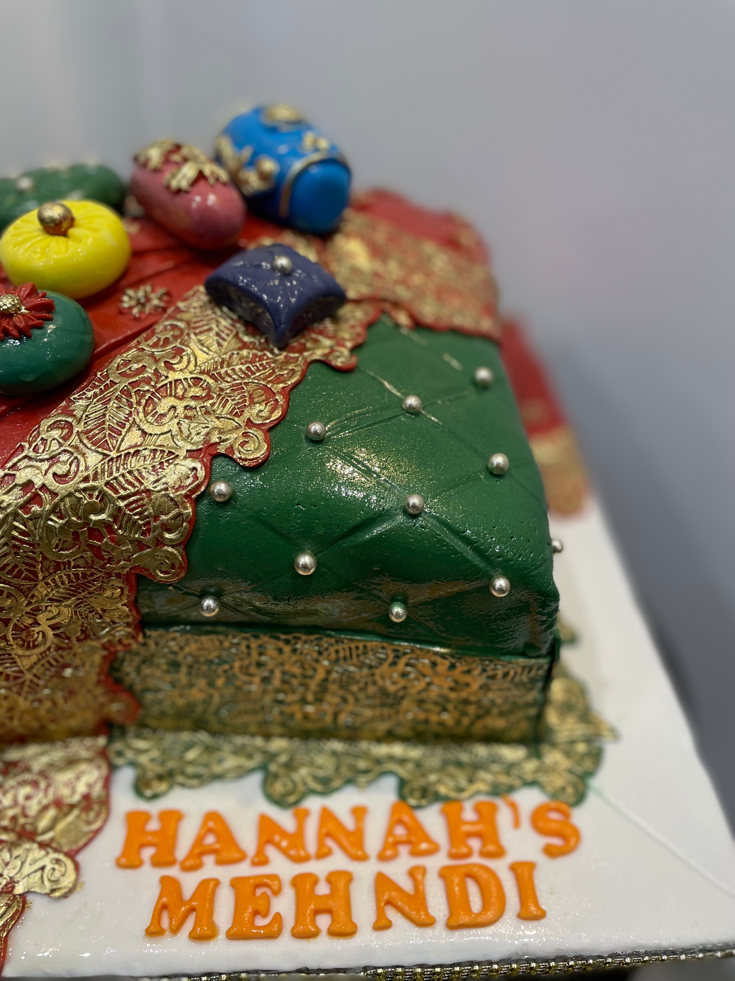 DUPPATA PILLOW MEHNDI CAKE