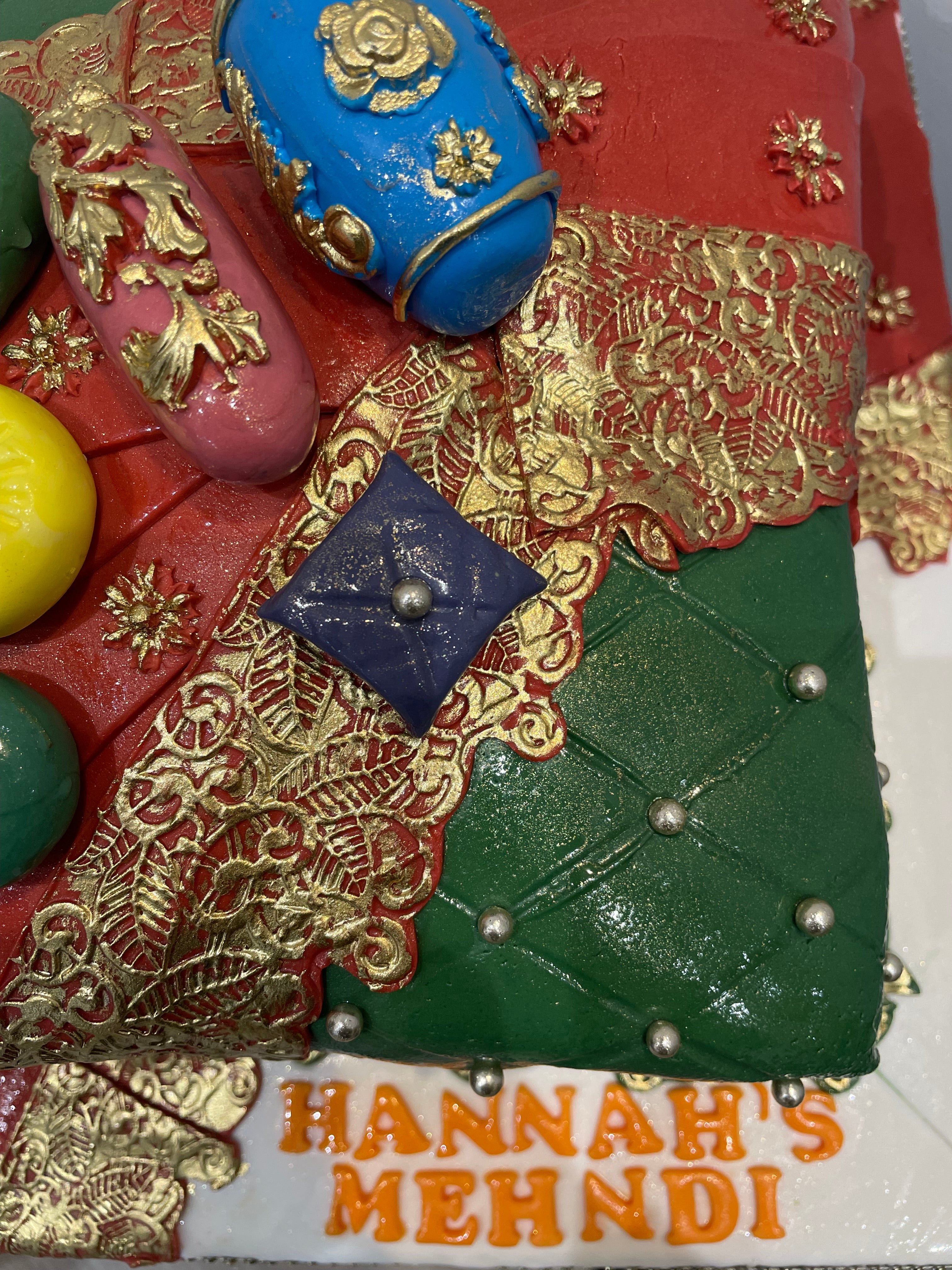 DUPPATA PILLOW MEHNDI CAKE