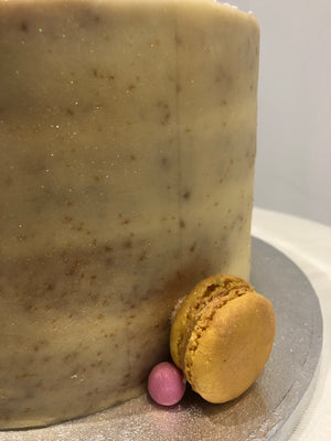 MACARON DRIP NAKED CAKE