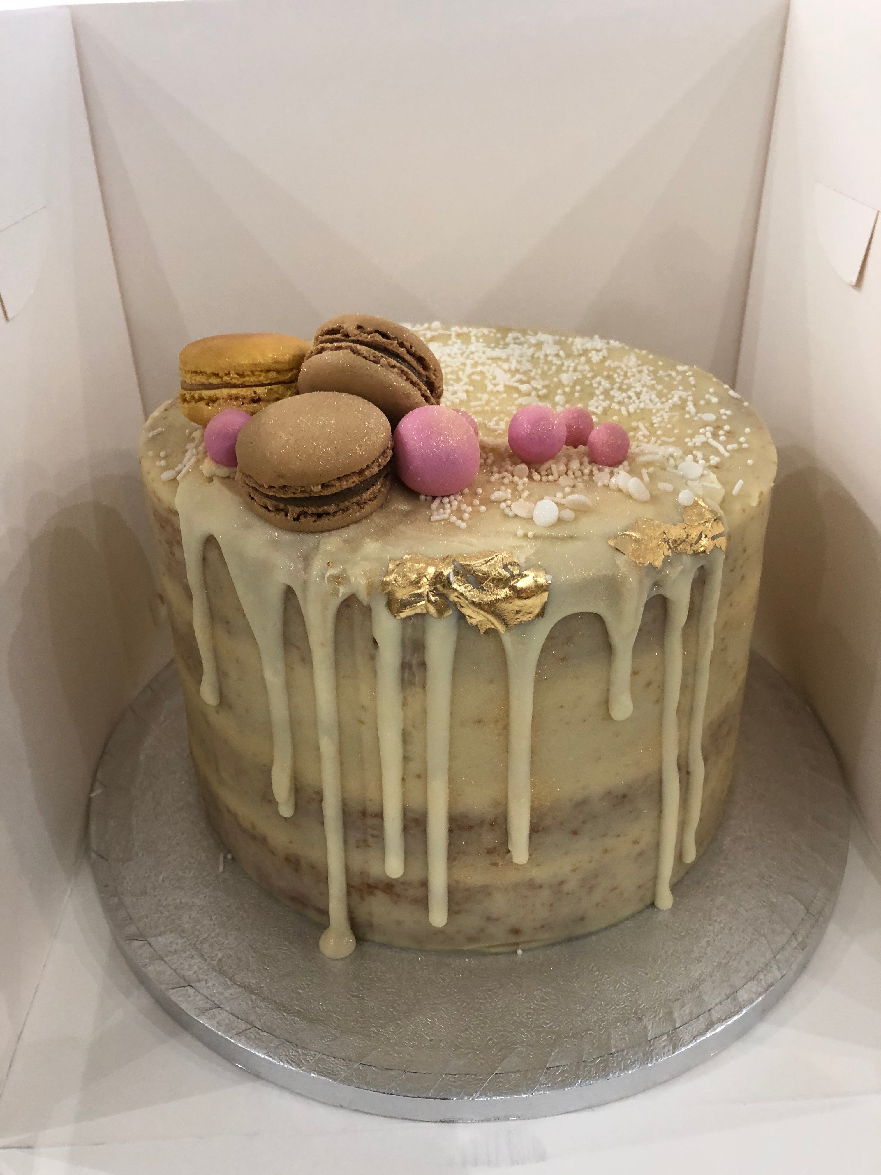 MACARON DRIP NAKED CAKE