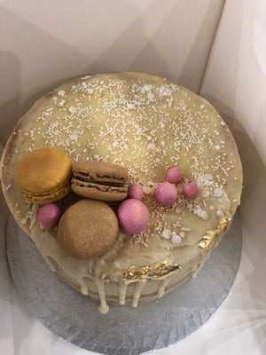 MACARON DRIP NAKED CAKE