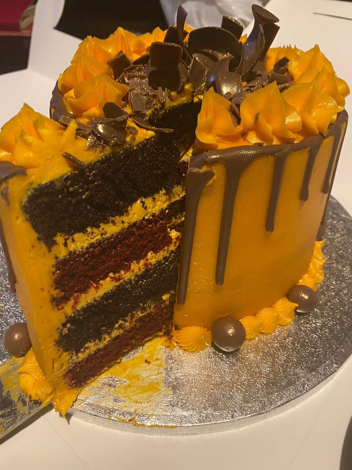 CHOCO VELVET DRIP CAKE