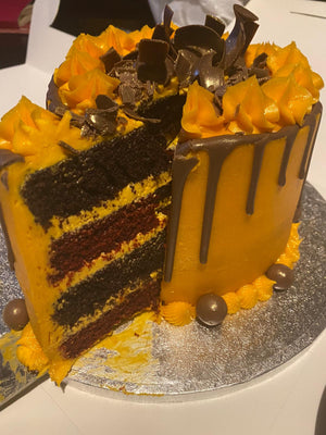 CHOCO VELVET DRIP CAKE