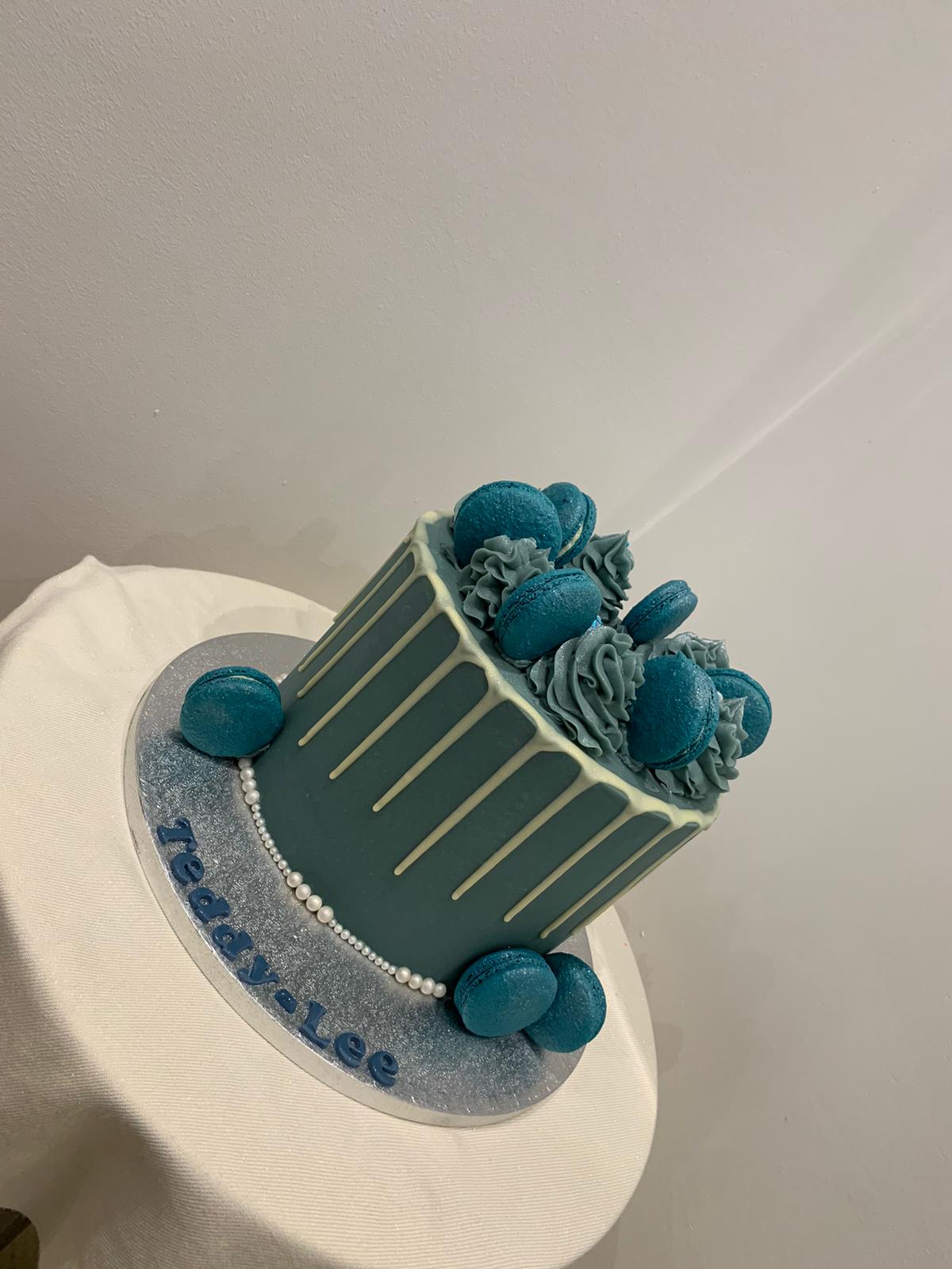 BABY MAC DRIP CAKE