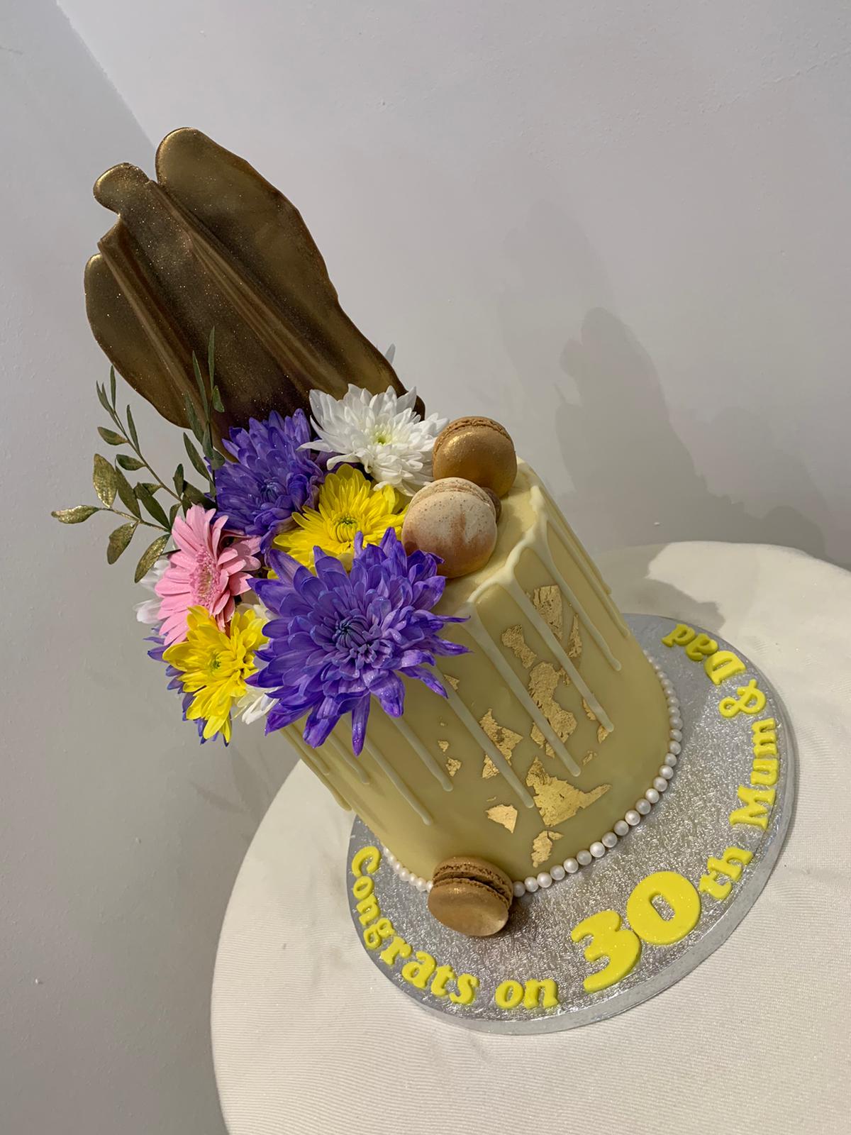 FLOWER MACSAIL GOLD LEAF DRIP CAKE