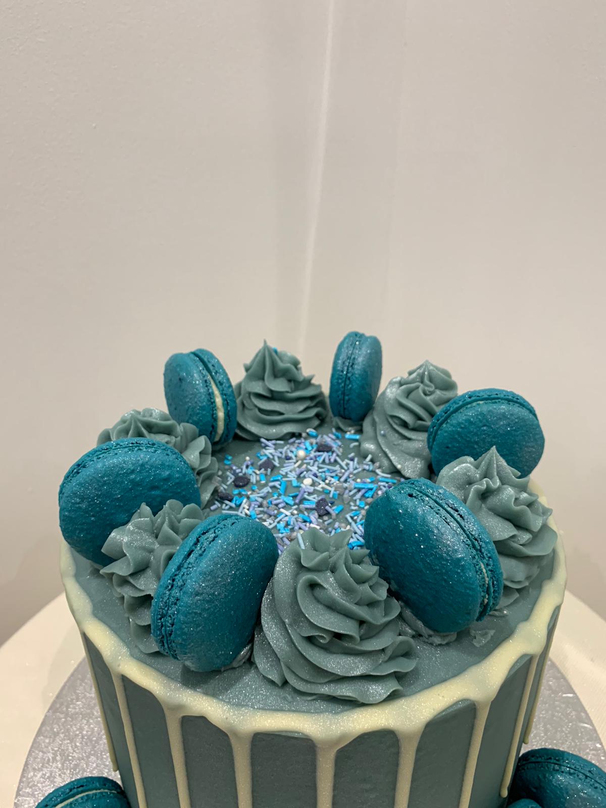 BABY MAC DRIP CAKE