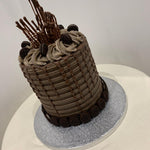 CHOCO SAIL OREO DRIP CAKE