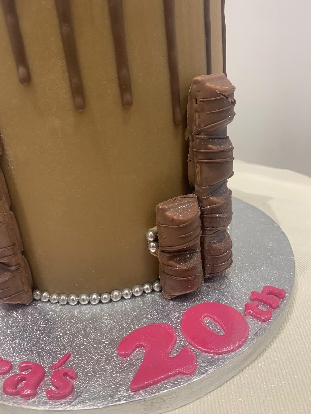 KINDER BUENO CHOCOLATE CAKE