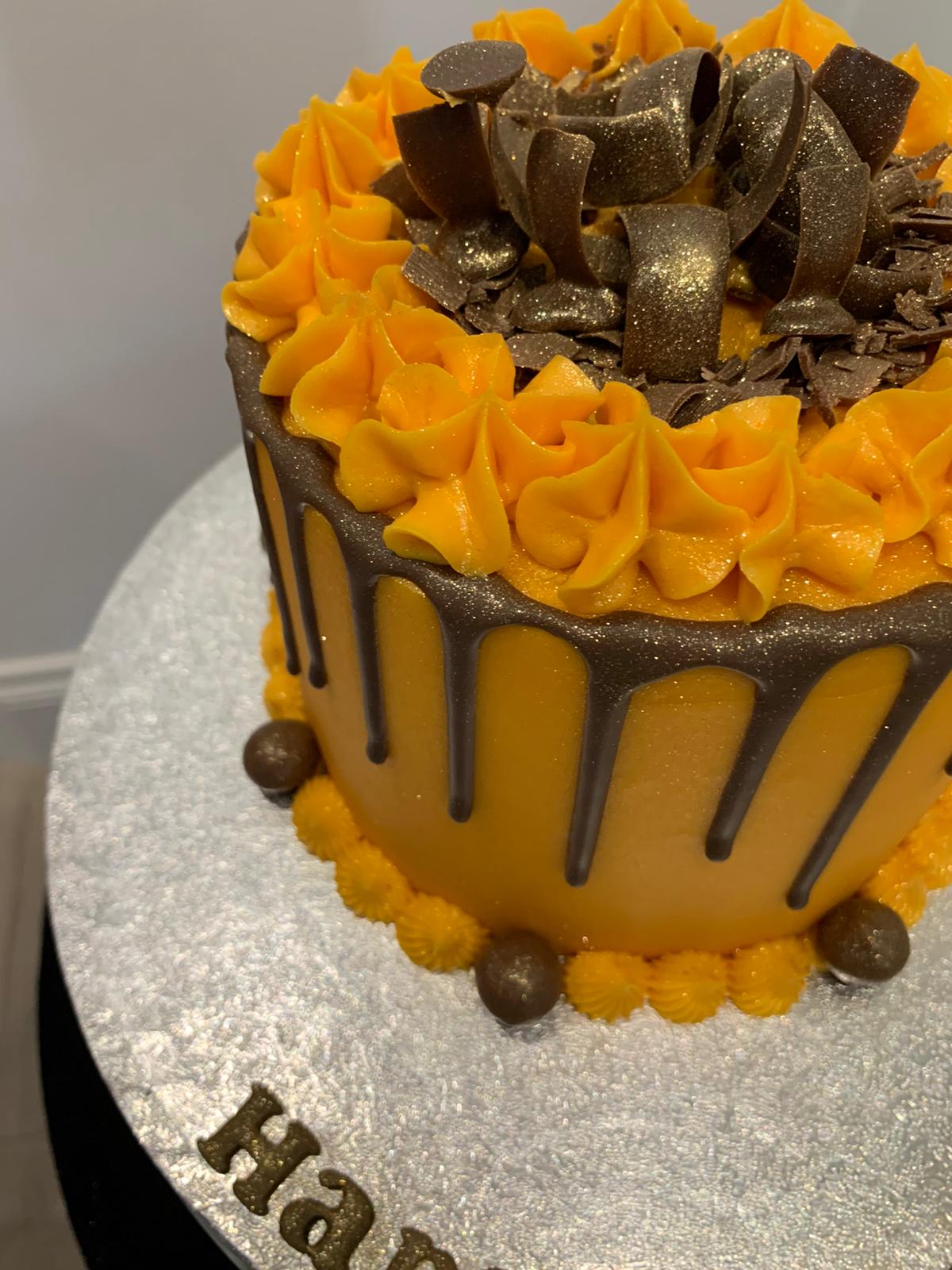 CHOCO VELVET DRIP CAKE
