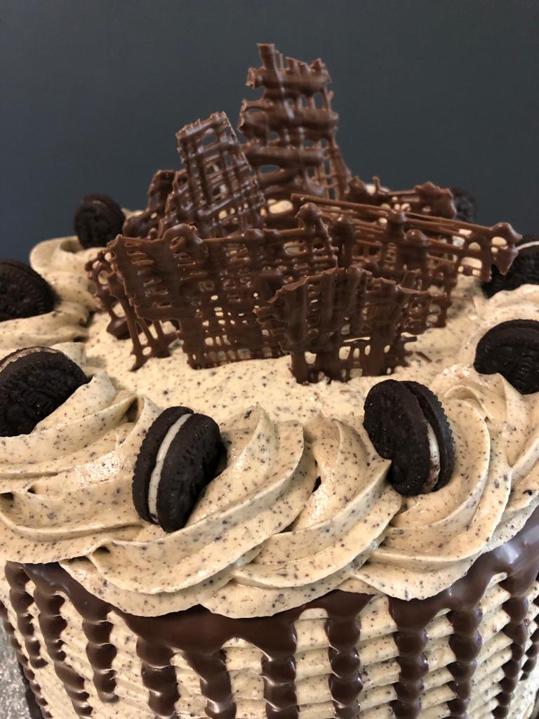 CHOCOLATE DRIP OREO CAKE
