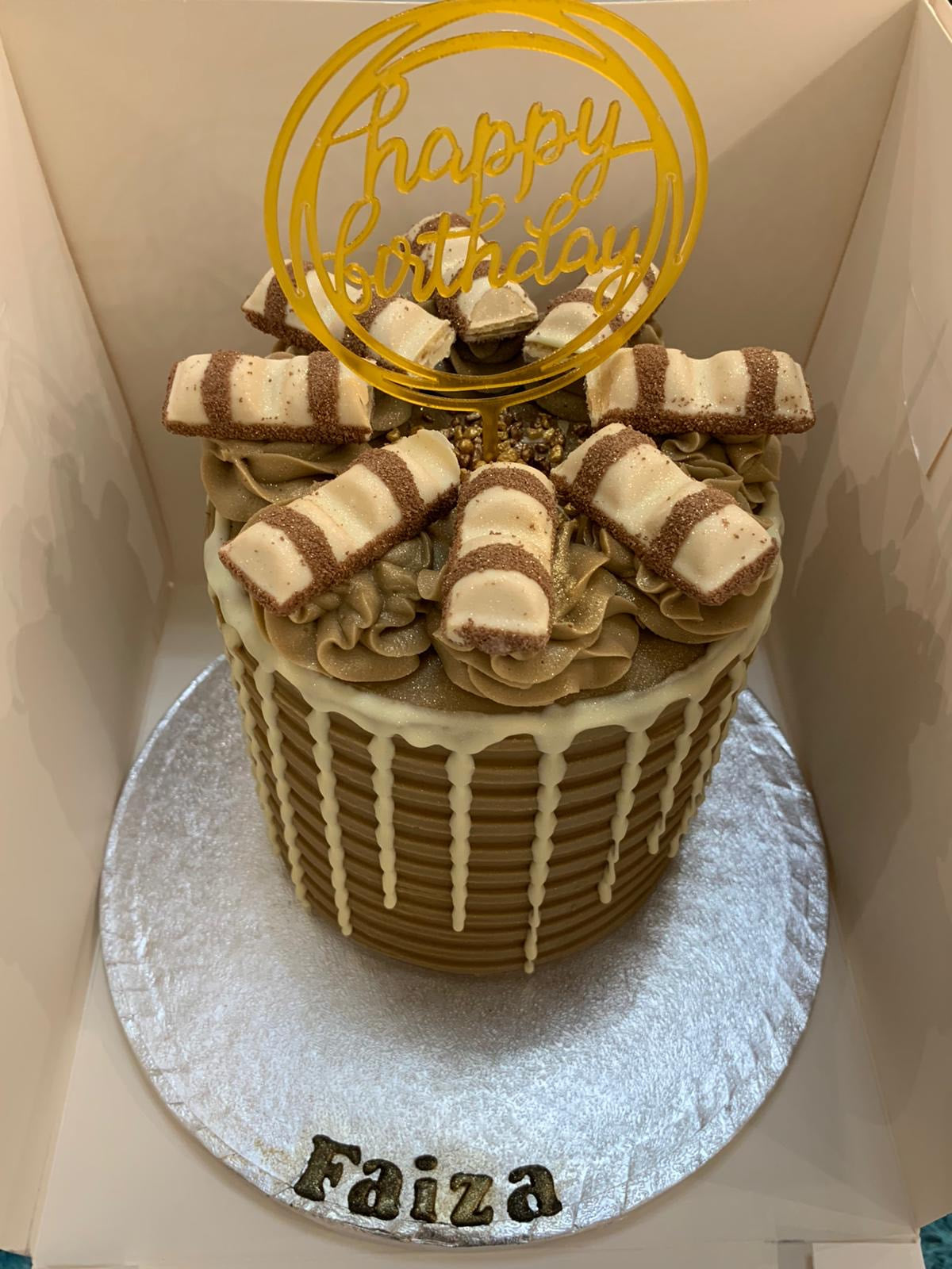 BUENO WHITE DRIP CAKE