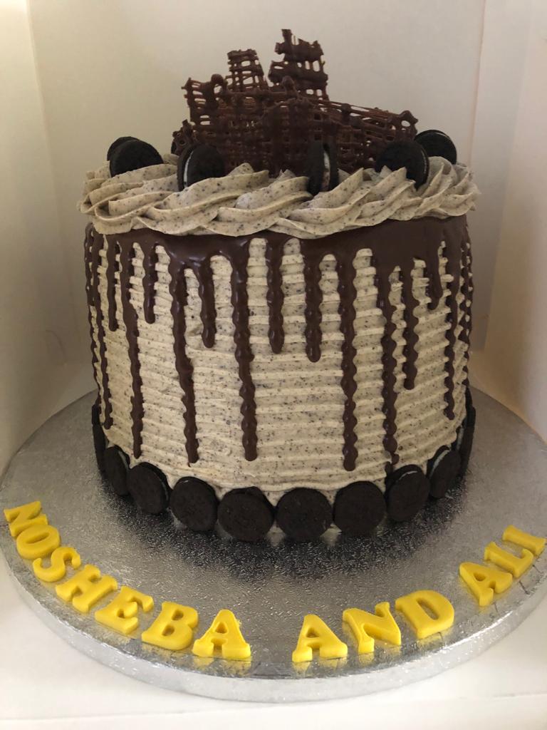 CHOCOLATE DRIP OREO CAKE