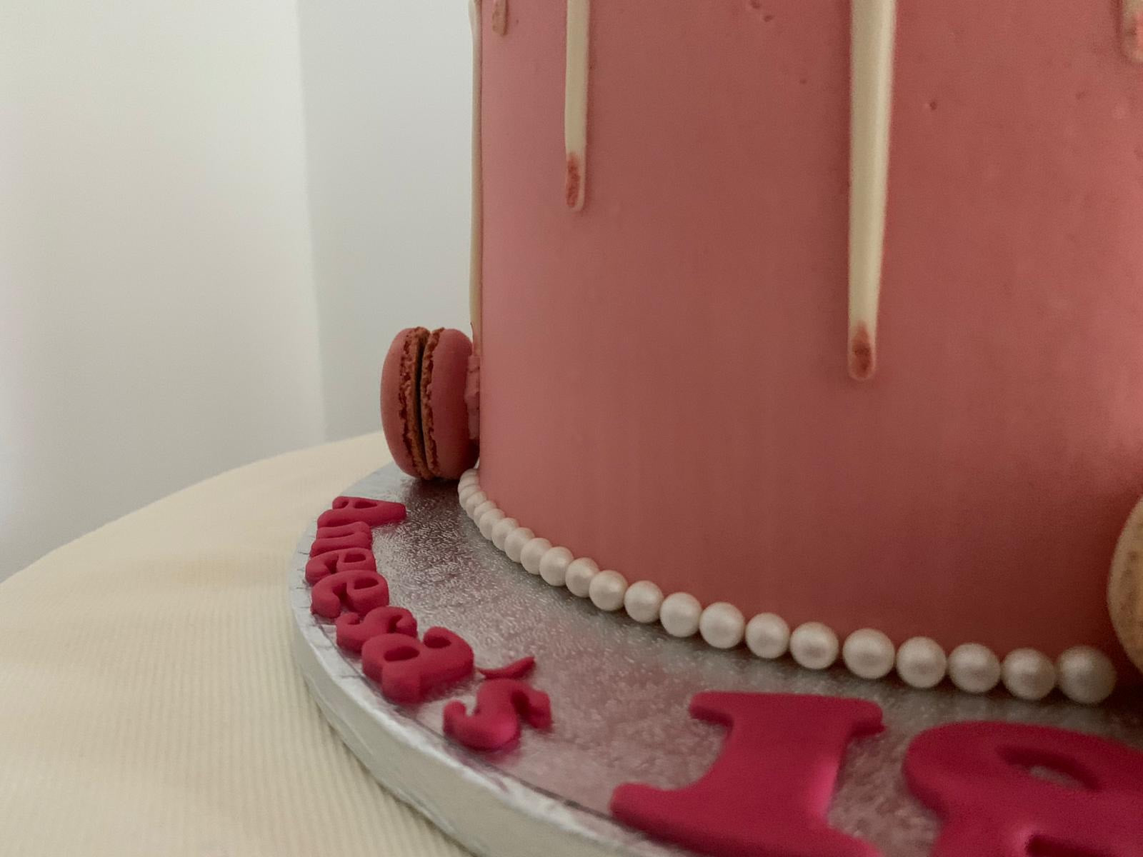 PINK MACARON DRIP CAKE