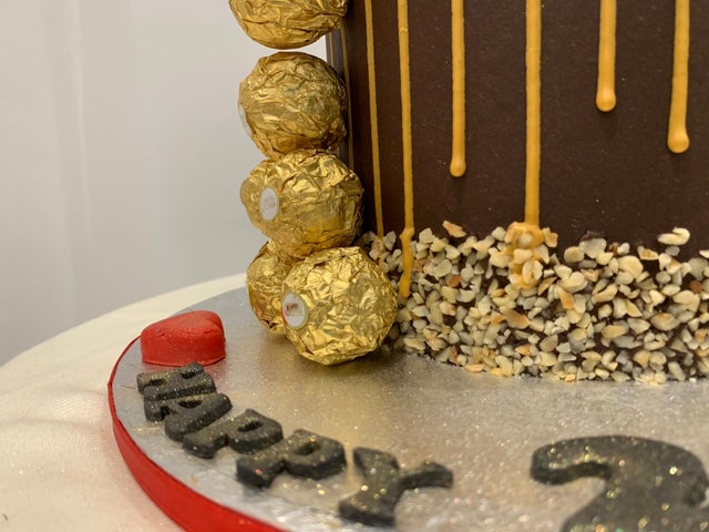FERRERO ROCHER GOLD DRIP CAKE