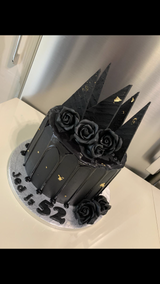 BLACK SHARD & GOLD LEAF CAKE