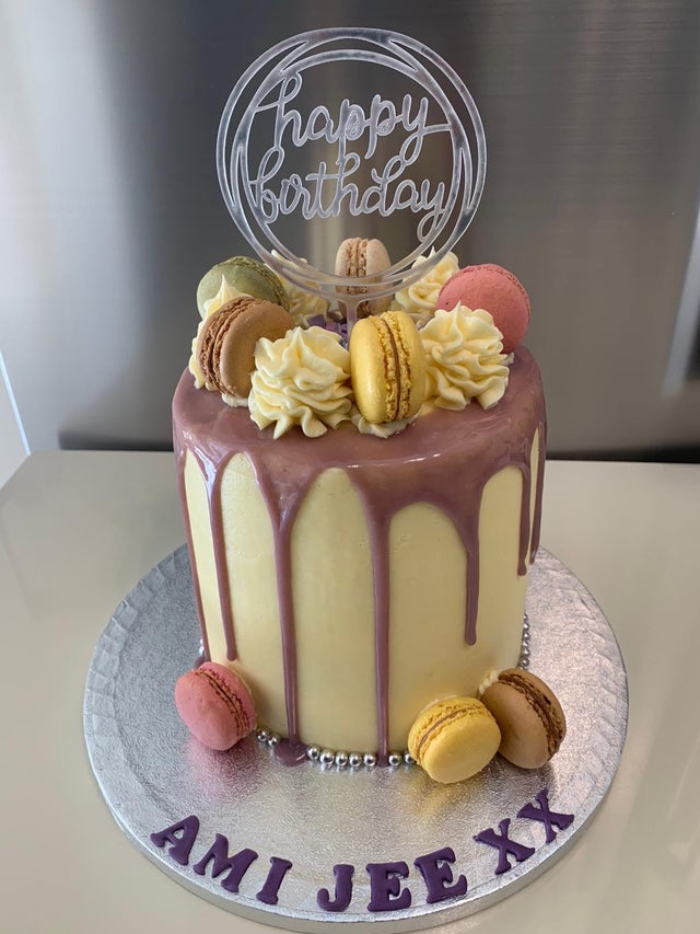 PURPLE DRIP MACAROON CAKE