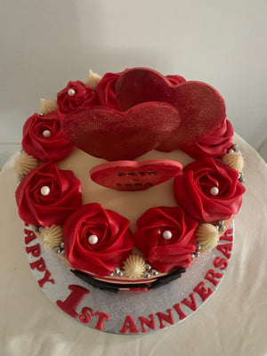 RED STRIPE AND ROSE CAKE