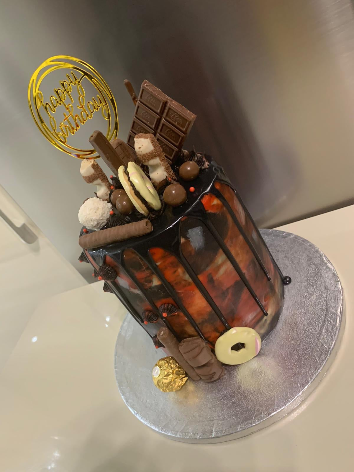 BLACK & RED ART DRIP CAKE