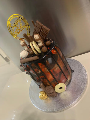 BLACK & RED ART DRIP CAKE