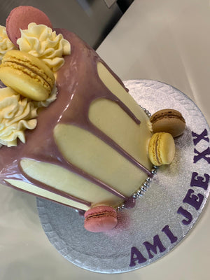 PURPLE DRIP MACAROON CAKE