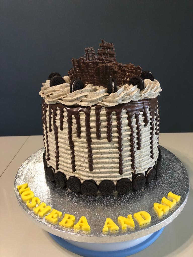 CHOCOLATE DRIP OREO CAKE