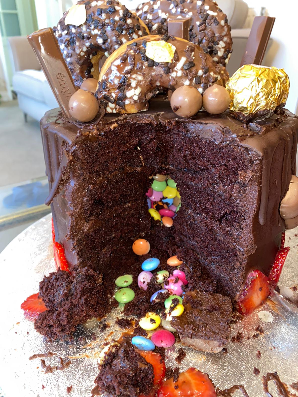 CHOCOLATE & STRAWBERRY CAKE